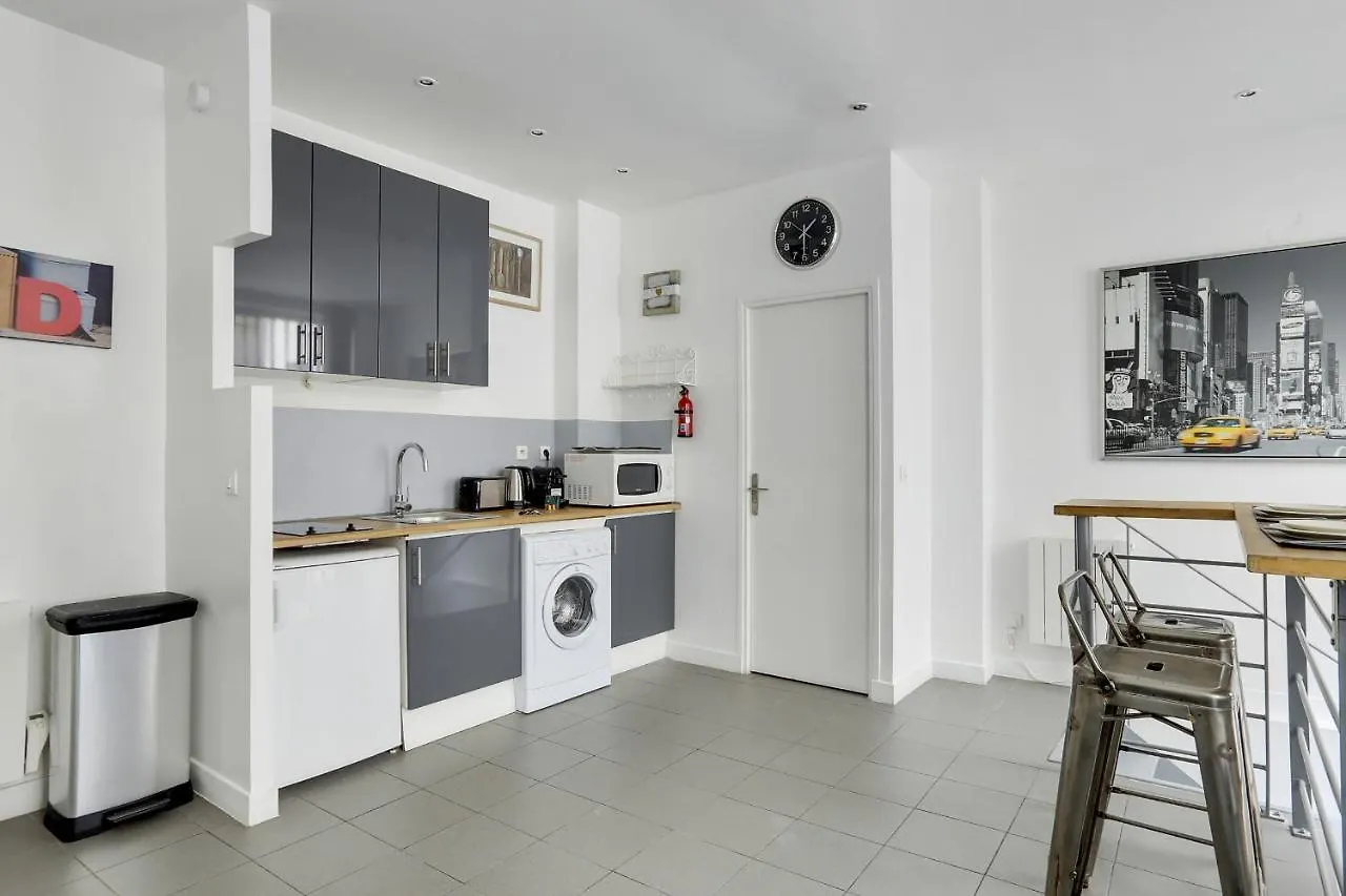 170 Suite Angouleme Large Duplex Style Apt With1 Bdr Paris Central アパート