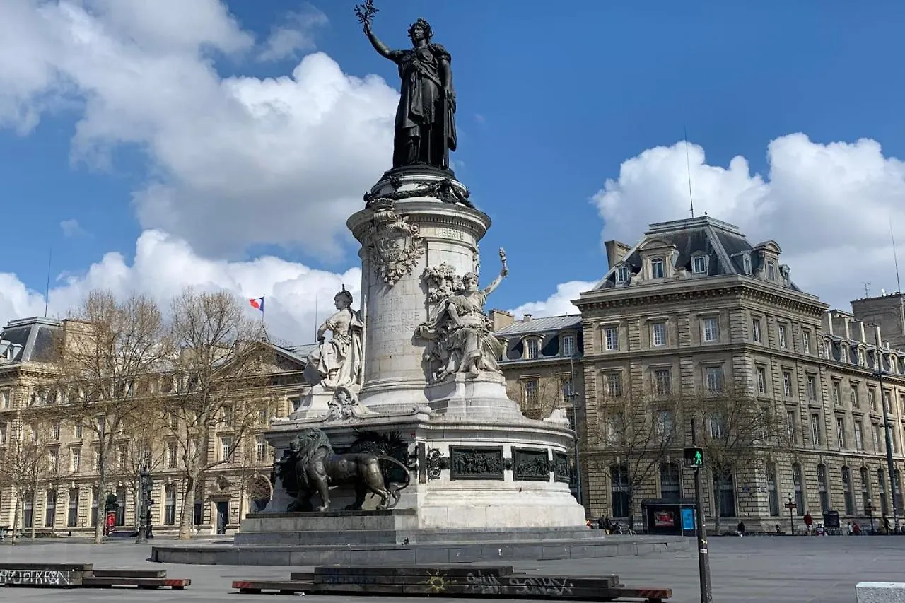 170 Suite Angouleme Large Duplex Style Apt With1 Bdr Paris Central アパート