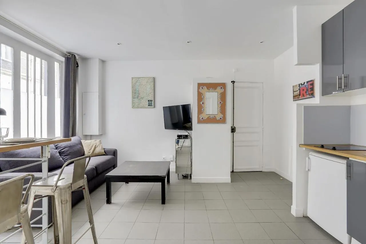 170 Suite Angouleme Large Duplex Style Apt With1 Bdr Paris Central フランス