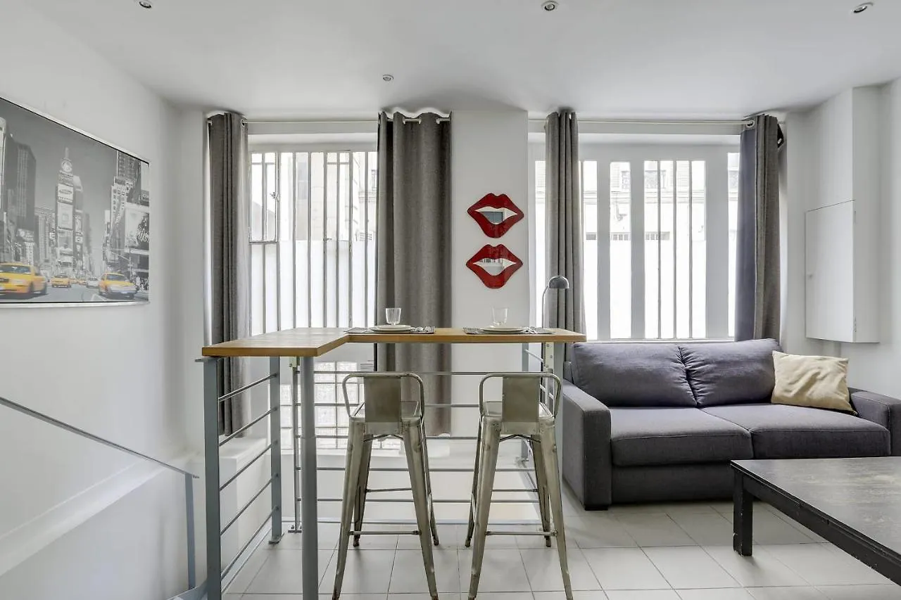 170 Suite Angouleme Large Duplex Style Apt With1 Bdr Paris Central 0*,  フランス