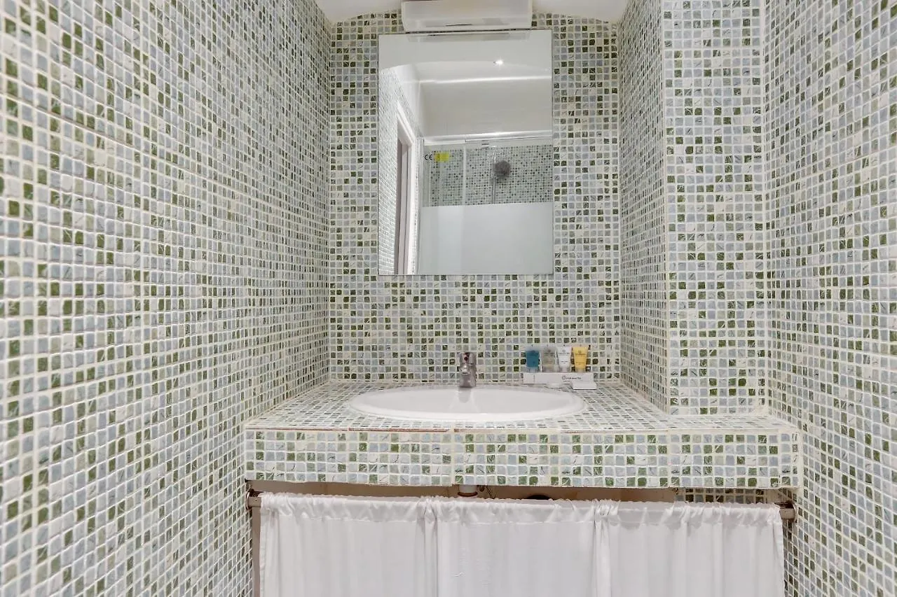 170 Suite Angouleme Large Duplex Style Apt With1 Bdr Paris Central Franciaország